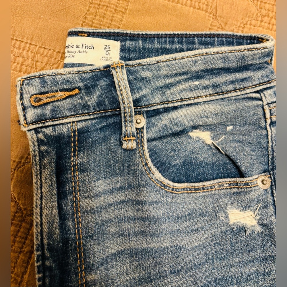 ABERCROMBIE & FITCH - Distressed Jeans - Picture 4 of 7